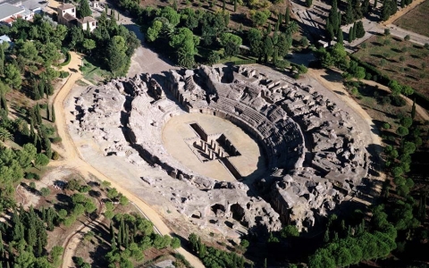 Itálica: vista aérea de del anfiteatro