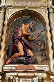 Detalle escultura santo